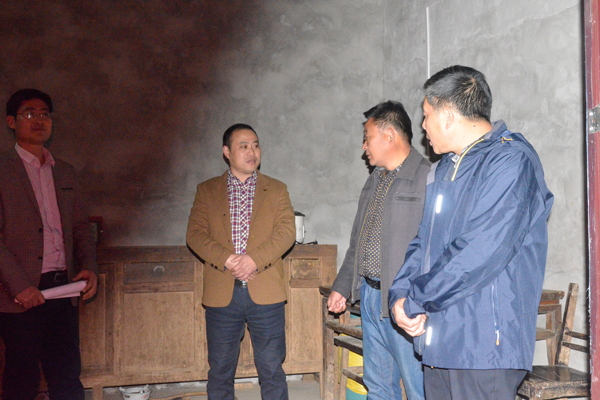 老楊家室內陳舊的家具